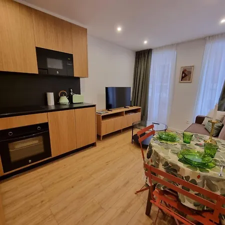 Vibescoruna- O65.1 Apartment